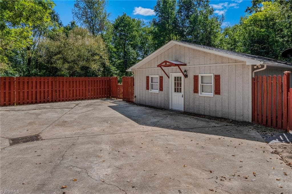 Stick/Site Built at 4039 Bethania Station Road, Winston-Salem NC 27106, Winston-Salem, photo 5 of 68