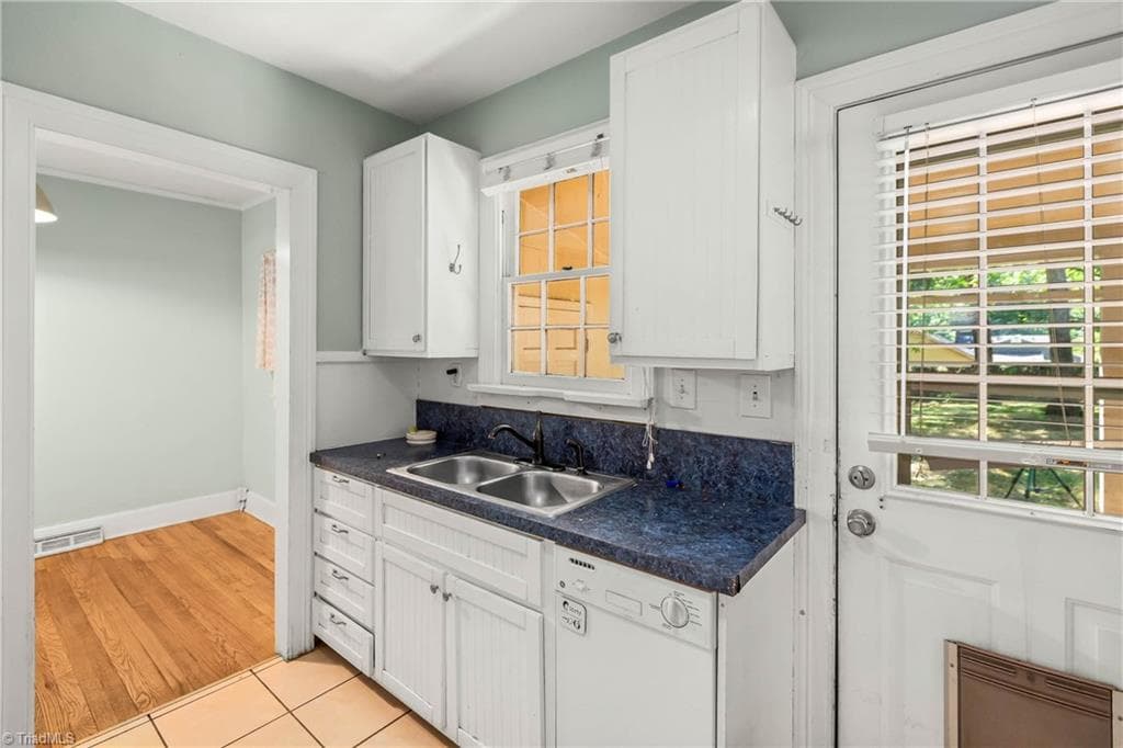 Stick/Site Built at 2746 Maplewood Avenue, Winston-Salem NC 27103, Winston-Salem, photo 13 of 25