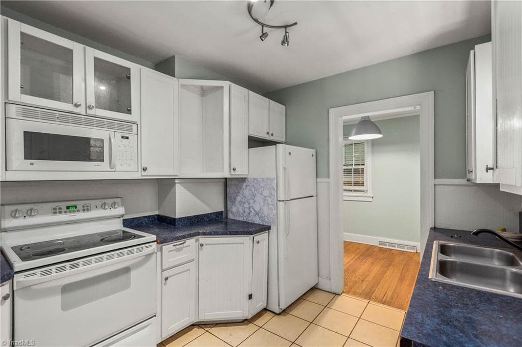 Stick/Site Built at 2746 Maplewood Avenue, Winston-Salem NC 27103, Winston-Salem, photo 12 of 25