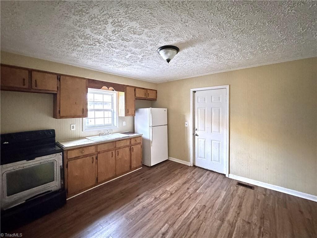 Stick/Site Built at 1134 24th Street NE, Winston-Salem NC 27105, Winston-Salem, photo 13 of 52