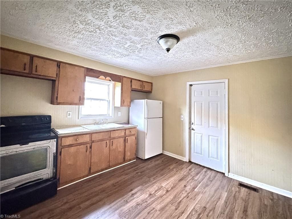 Stick/Site Built at 1134 24th Street NE, Winston-Salem NC 27105, Winston-Salem, photo 15 of 52