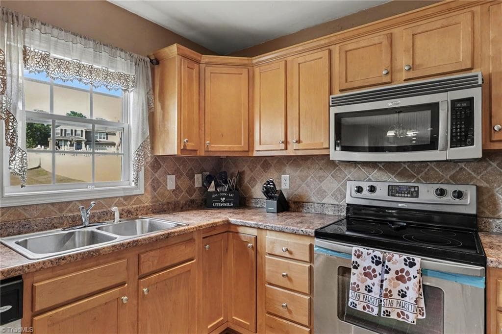 Stick/Site Built at 12 Marietta Court, Thomasville NC 27360, Thomasville, photo 33 of 76