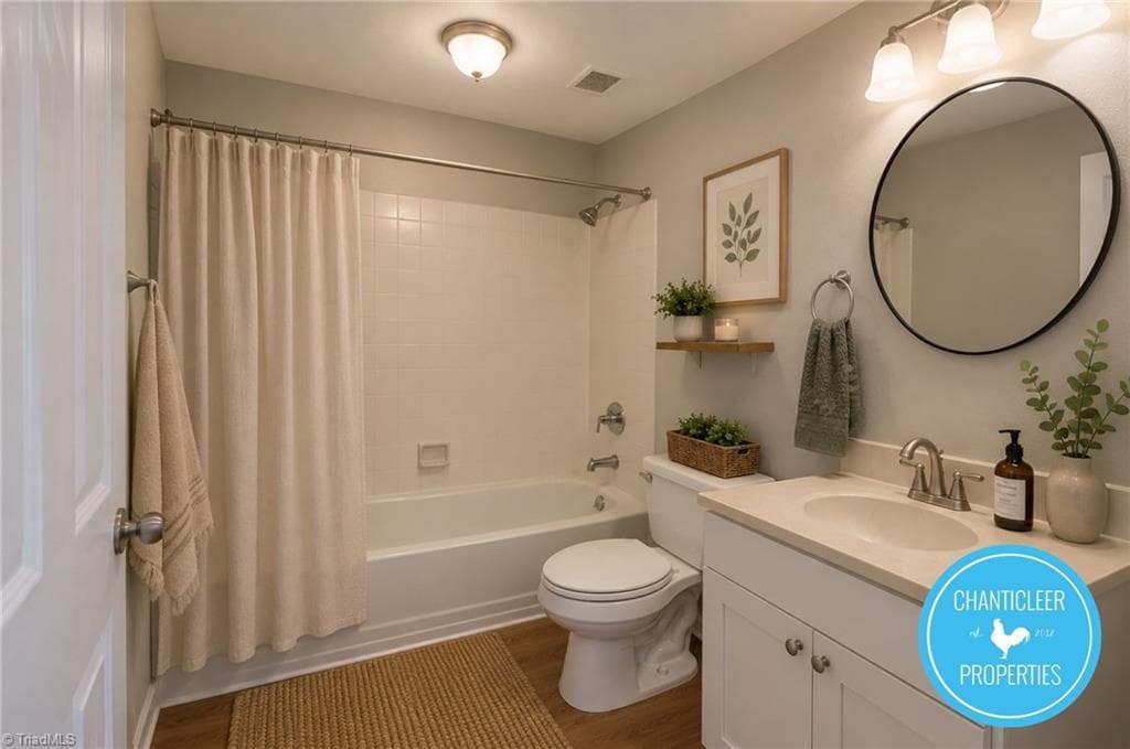 Condo/Townhouse at 209 Woodnell Street, Greensboro NC 27405, photo 5 of 9
