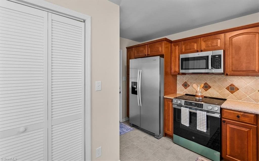 Stick/Site Built at 15 Gatehouse Lane, Greensboro NC 27407, Greensboro, photo 17 of 76