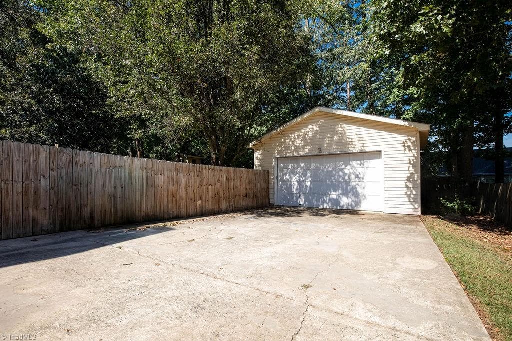 Stick/Site Built at 2519 White Fence Way, High Point NC 27265, High Point, photo 35 of 40