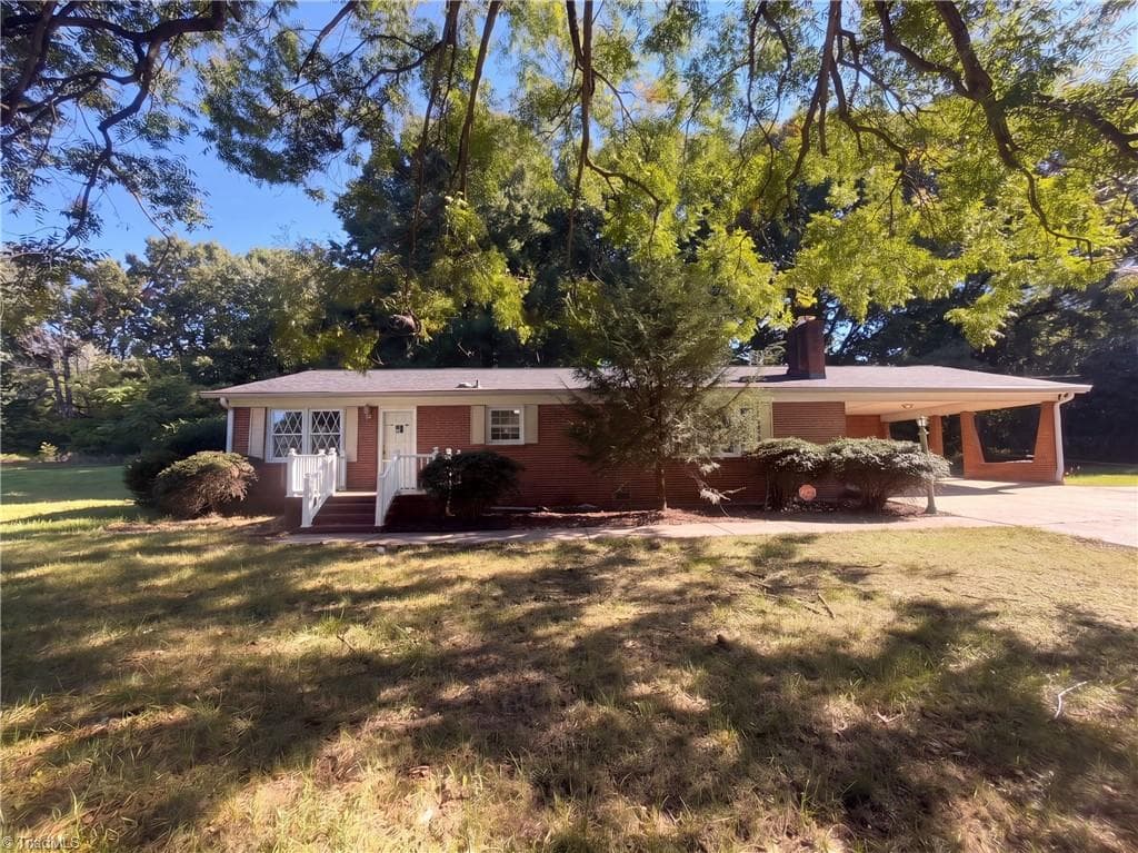 1715 Old Hollow Road, Walkertown NC 27051
