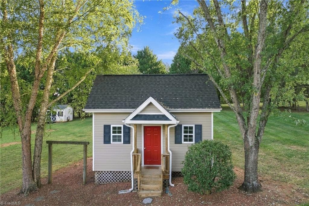 Stick/Site Built at 8639 Circle Drive, Rural Hall NC 27045, Rural Hall, photo 15 of 41