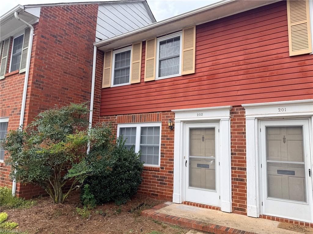 Stick/Site Built at 1300 Larchmont Place # 202, Salisbury NC 28144, Salisbury, photo 3 of 12