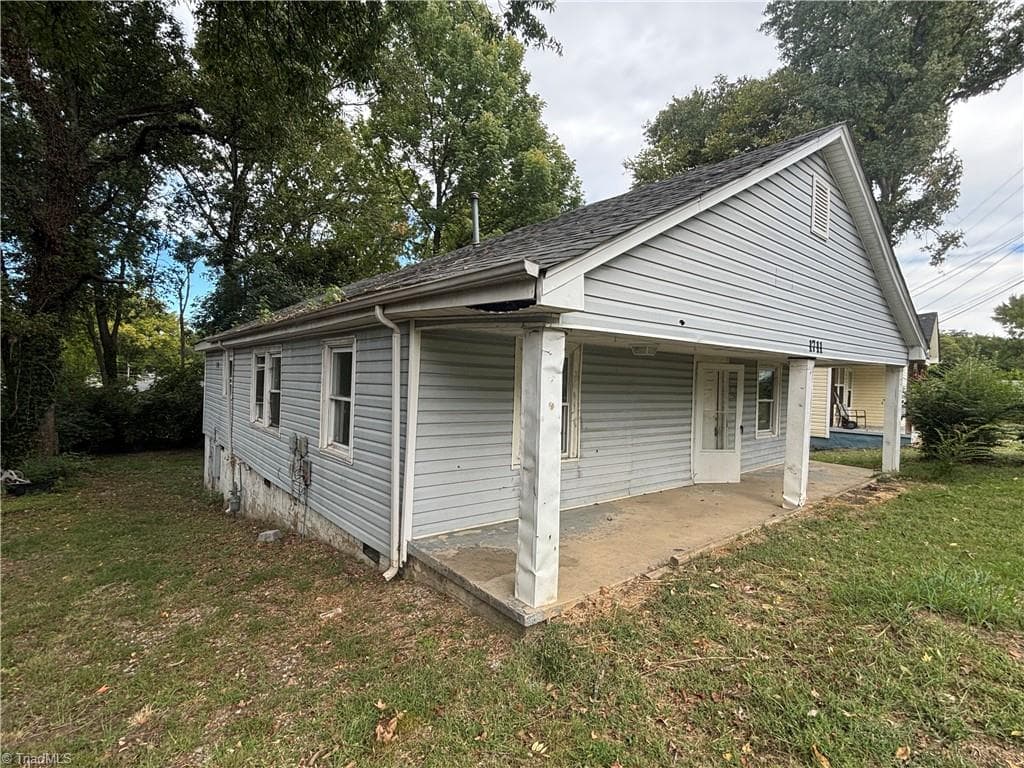 Stick/Site Built at 1711 Edmondson Place, High Point NC 27260, High Point, photo 3 of 26