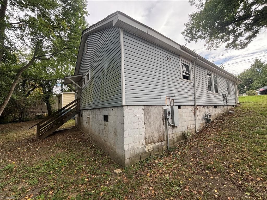 Stick/Site Built at 1711 Edmondson Place, High Point NC 27260, High Point, photo 5 of 26