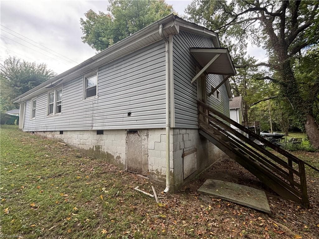 Stick/Site Built at 1711 Edmondson Place, High Point NC 27260, High Point, photo 9 of 26