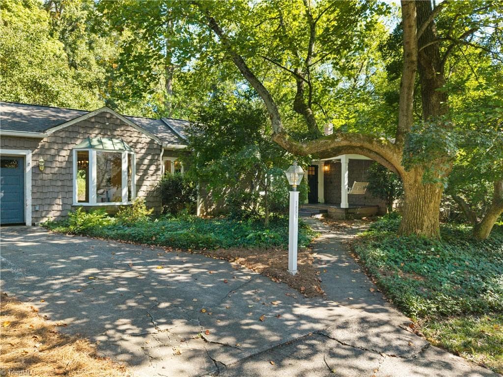 Stick/Site Built at 1051 Vernon Avenue, Winston-Salem NC 27106, Winston-Salem, photo 3 of 64