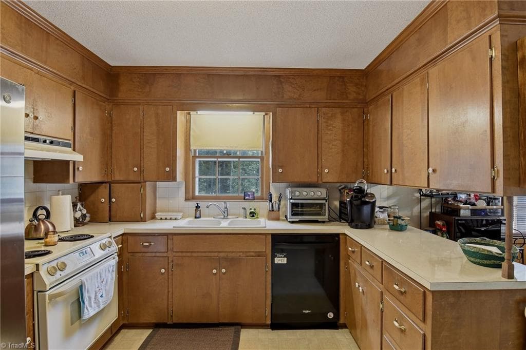Stick/Site Built at 1009 Briarcliff Road, Yadkinville NC 27055, Yadkinville, photo 21 of 66