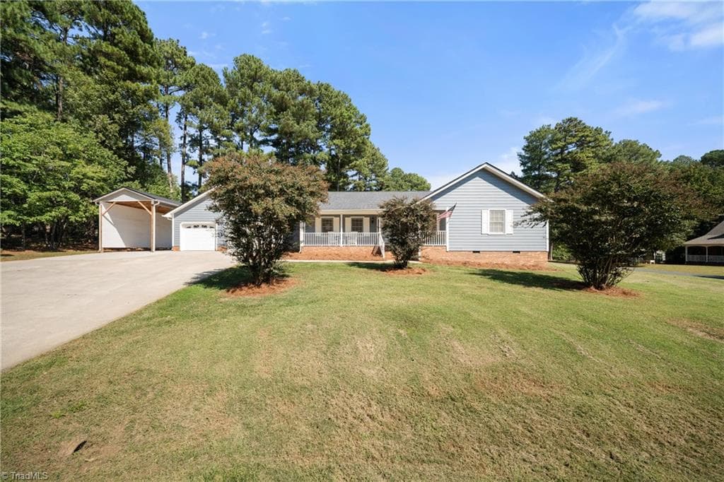 5900 Berwick Court, Lexington NC 27295