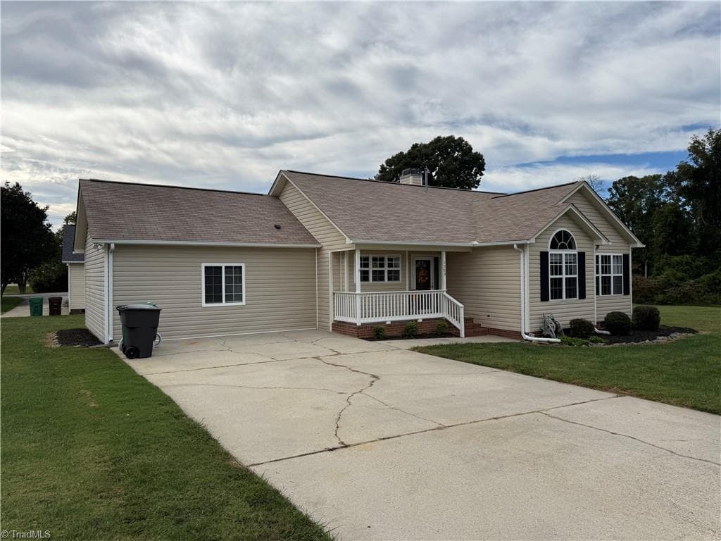 Stick/Site Built at 1503 Manora Court, High Point NC 27265, High Point, photo 5 of 62