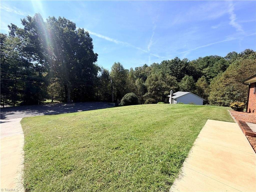 Stick/Site Built at 418 Cloverdale Lane, Wilkesboro NC 28697, Wilkesboro, photo 11 of 62