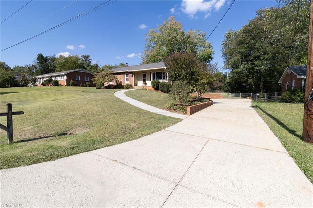 Stick/Site Built at 7541 Pine Trails Road, Pfafftown NC 27040, Pfafftown, photo 4 of 30