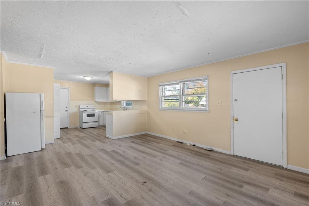 Duplex at 1610 Brockett Avenue, High Point NC 27260, High Point, photo 13 of 52