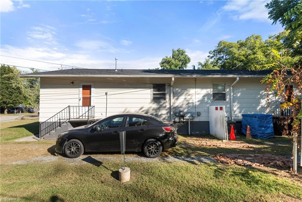 Duplex at 1610 Brockett Avenue, High Point NC 27260, High Point, photo 9 of 52