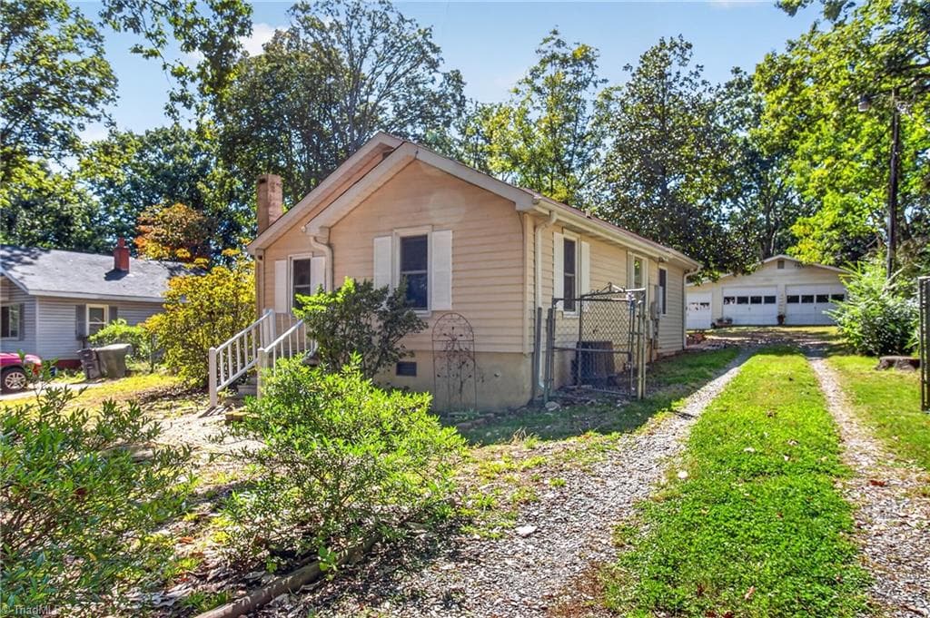Stick/Site Built at 2907 Marthas Place, Greensboro NC 27408, Greensboro, photo 3 of 48