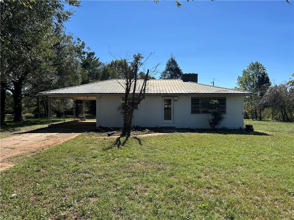 452 Old Pipers Gap Road, Lambsburg VA 24351