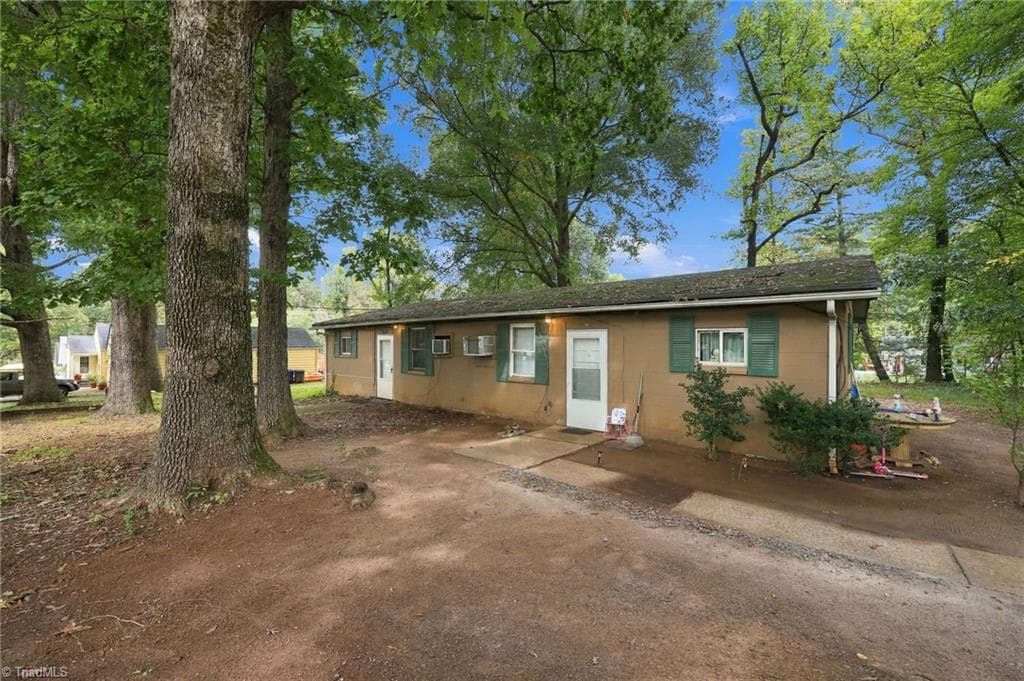 Stick/Site Built at 635 Voss Street, Winston-Salem NC 27105, Winston-Salem, photo 3 of 56