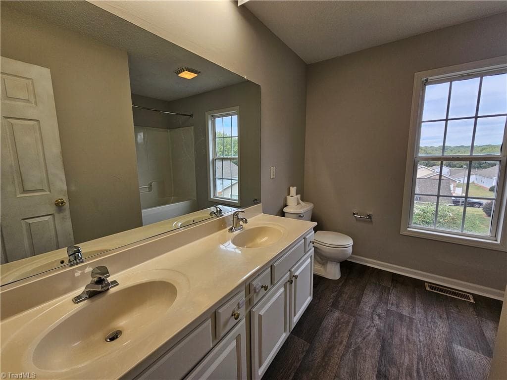 Stick/Site Built at 165 Cameron Way Circle, Winston-Salem NC 27103, Winston-Salem, photo 5 of 16