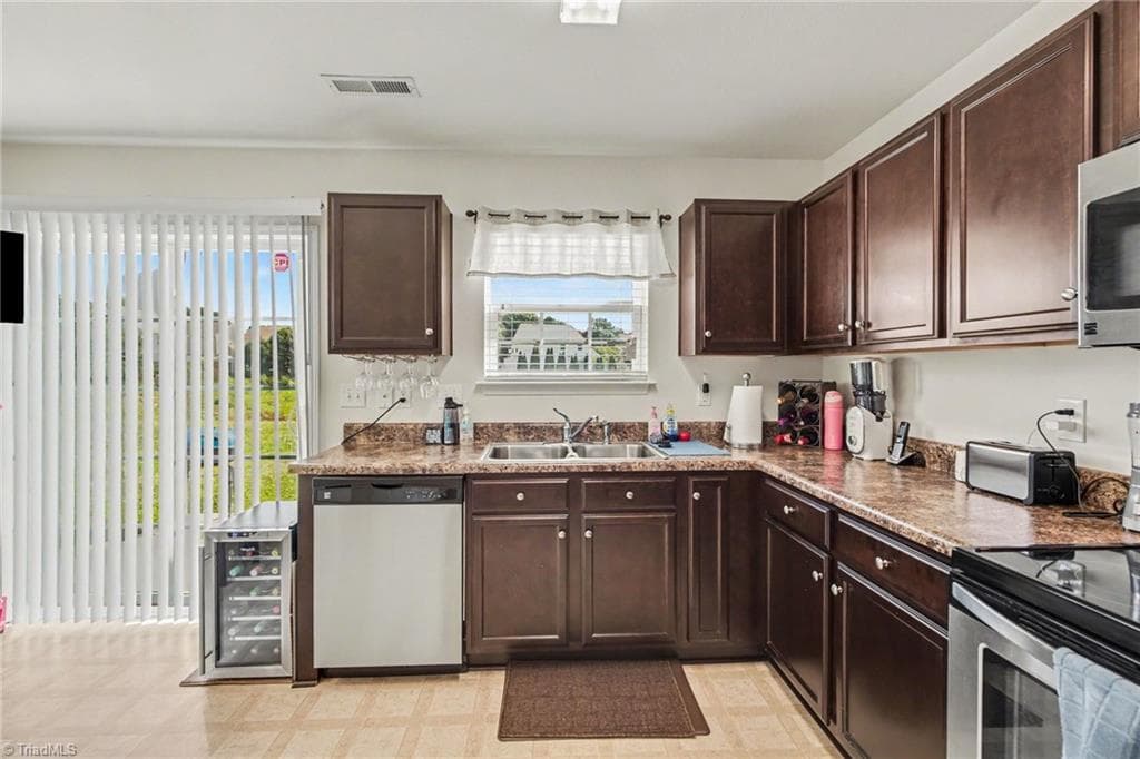 Stick/Site Built at 3996 Foliage Drive, Winston-Salem NC 27101, Winston-Salem, photo 15 of 28