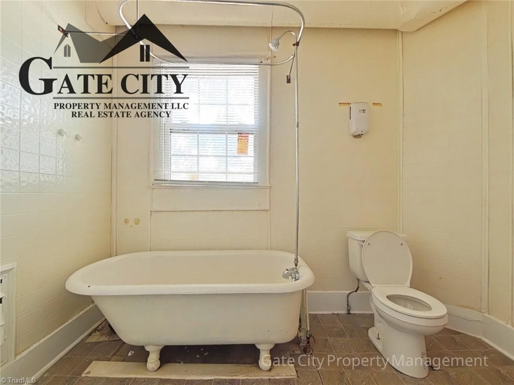 Duplex at 222 Dunleith Avenue, Winston-Salem NC 27101, Winston-Salem, photo 5 of 26