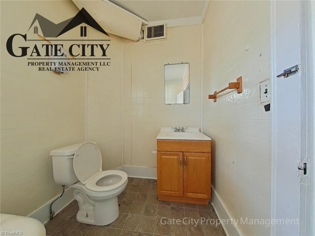 Duplex at 222 Dunleith Avenue, Winston-Salem NC 27101, Winston-Salem, photo 4 of 26