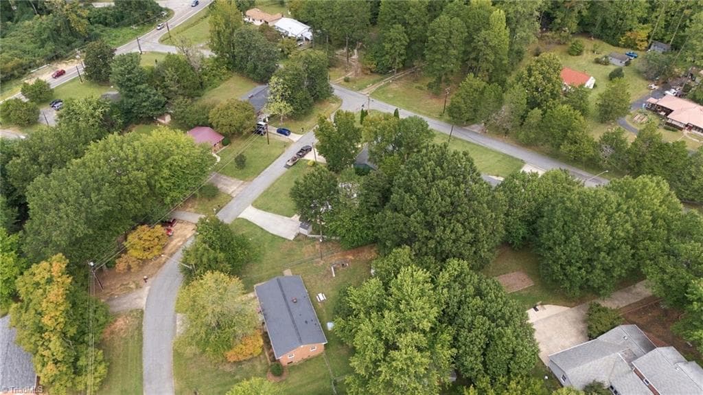 Stick/Site Built at 203 Crestview Drive, Thomasville NC 27360, Thomasville, photo 7 of 37