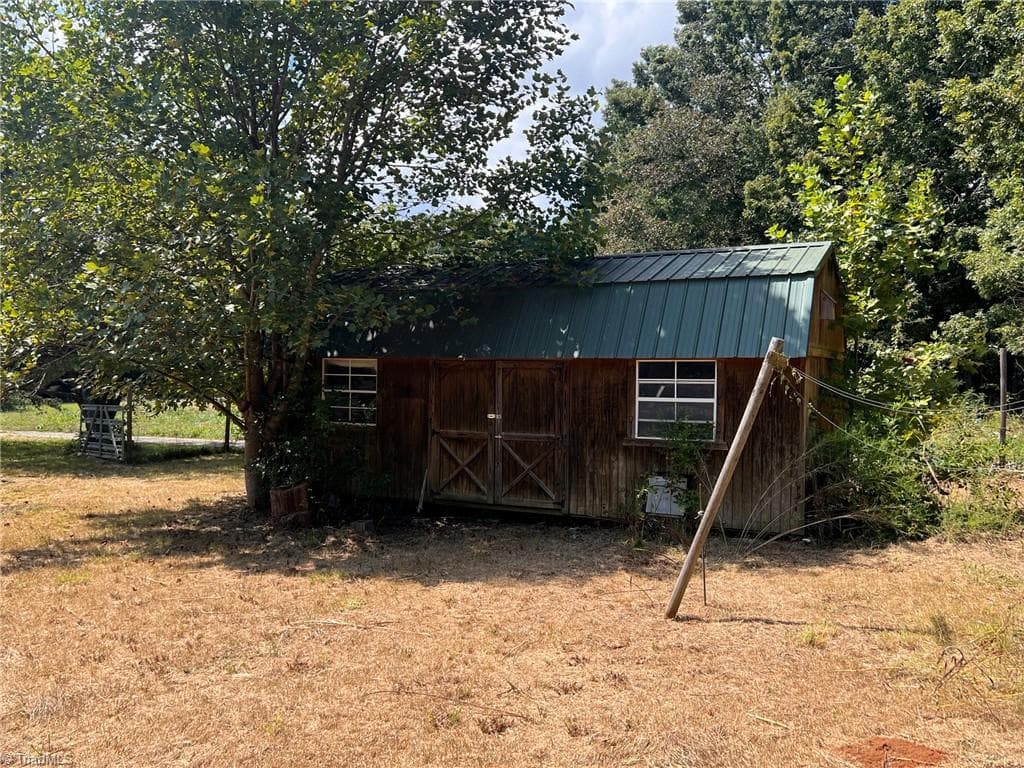 Manufactured Home at 230 Squirrel Run, Salisbury NC 28146, photo 19 of 21