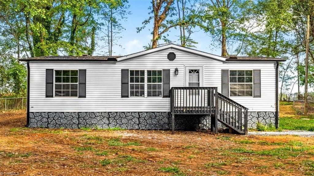 Manufactured Home at 5754 Zelma Boulevard, Archdale NC 27263, Archdale, photo 2 of 48