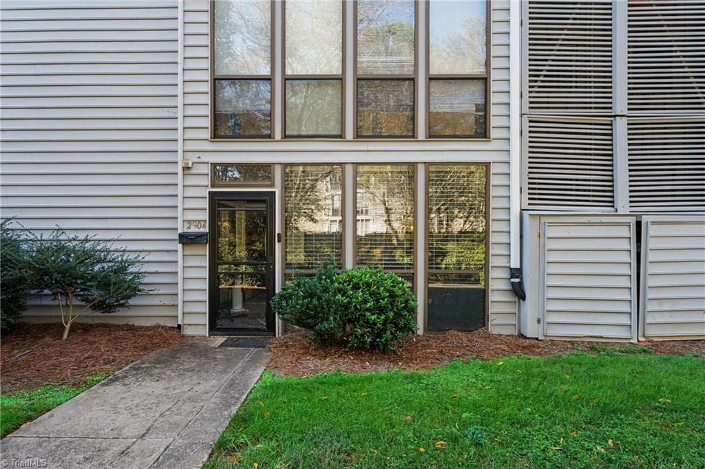 Stick/Site Built at 2904 Ramsgate Court, Winston-Salem NC 27106, Winston-Salem, photo 3 of 18
