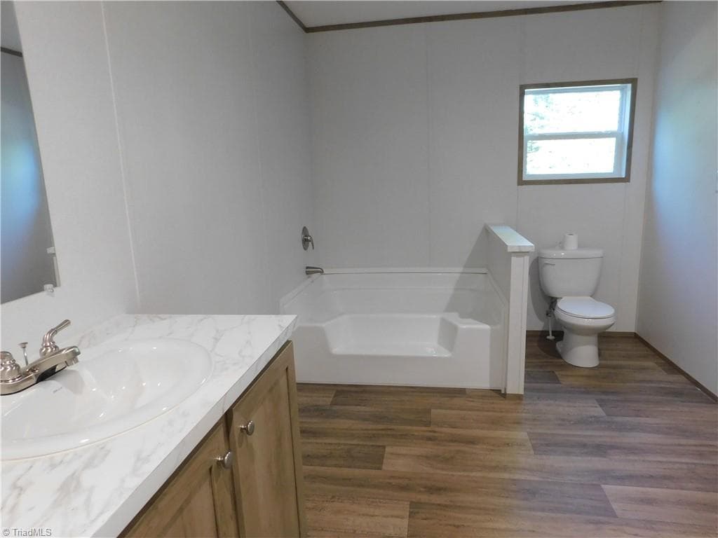 Manufactured Home at 182 Briar Creek Estates, Thomasville NC 27360, Thomasville, photo 13 of 15