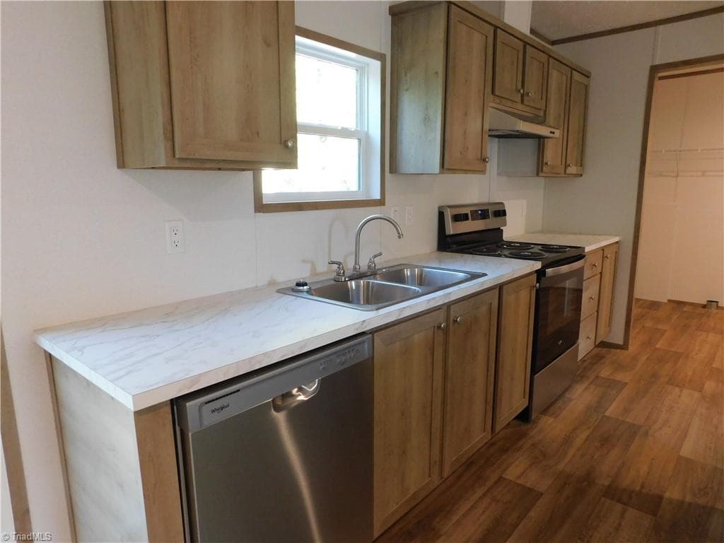 Manufactured Home at 182 Briar Creek Estates, Thomasville NC 27360, Thomasville, photo 11 of 15