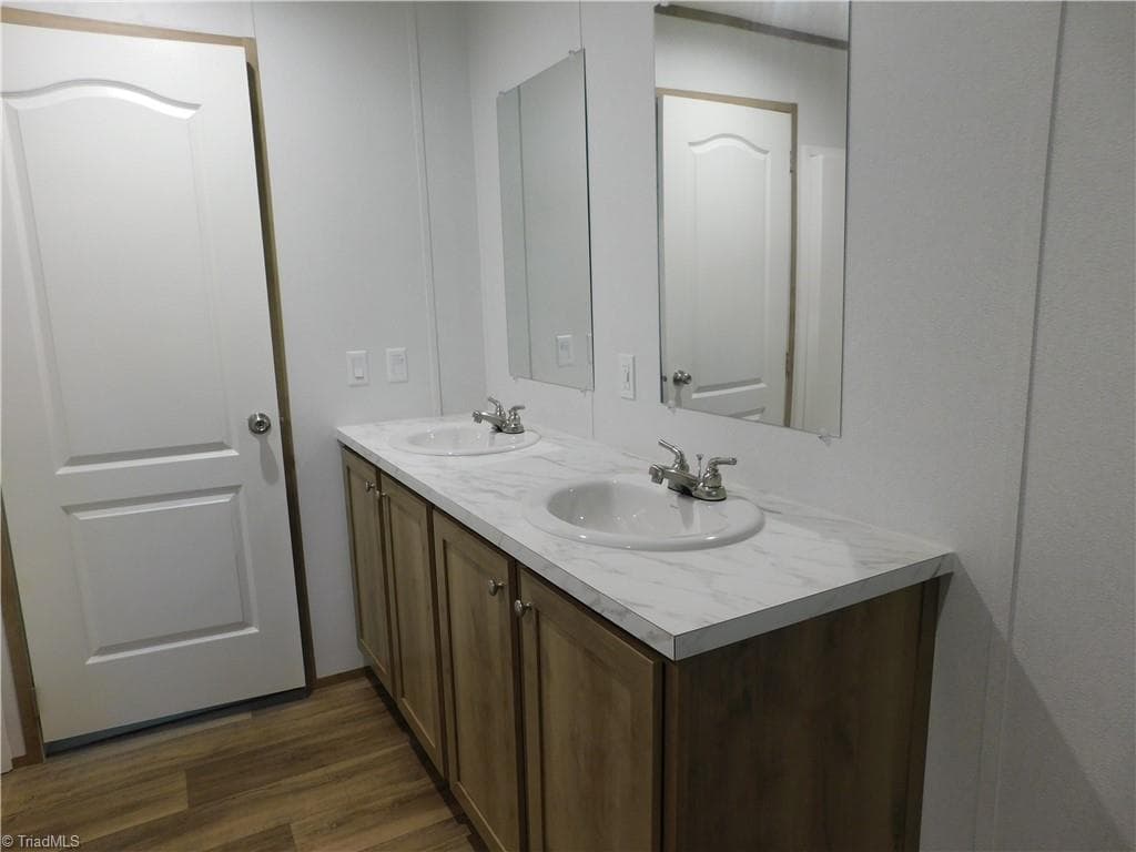 Manufactured Home at 196 Briar Creek Estates, Thomasville NC 27360, Thomasville, photo 13 of 24