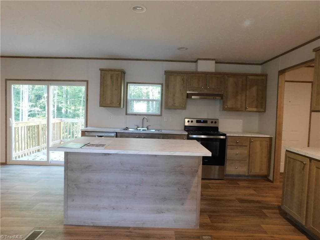 Manufactured Home at 196 Briar Creek Estates, Thomasville NC 27360, Thomasville, photo 11 of 24