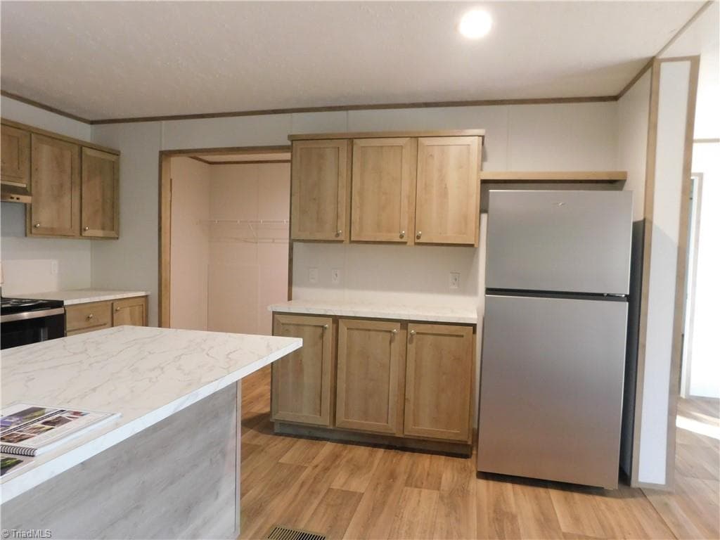 Manufactured Home at 196 Briar Creek Estates, Thomasville NC 27360, Thomasville, photo 19 of 24