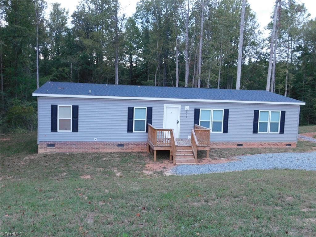 Manufactured Home at 196 Briar Creek Estates, Thomasville NC 27360, Thomasville, photo 4 of 24