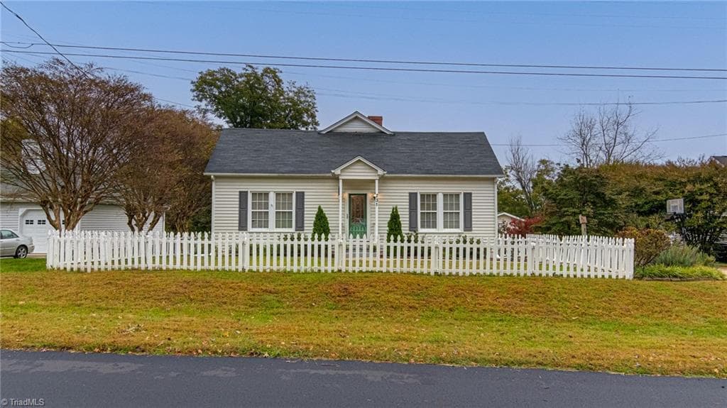 Stick/Site Built at 231 Lorraine Drive, Winston-Salem NC 27107, Winston-Salem, photo 3 of 58