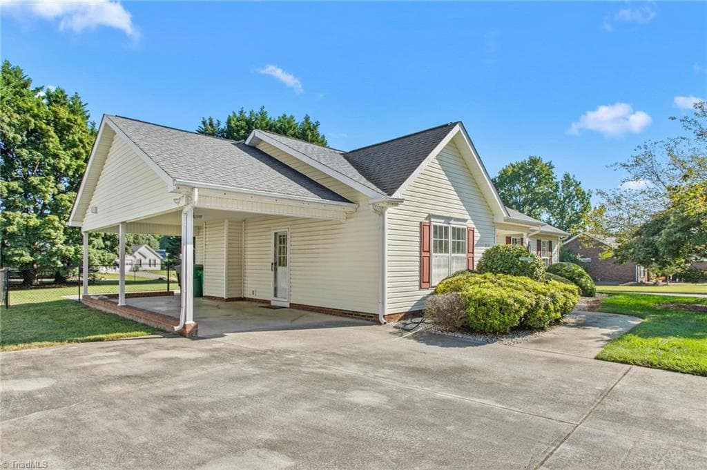 Stick/Site Built at 213 Wyndham Avenue, High Point NC 27265, High Point, photo 7 of 60