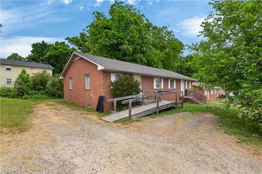 Duplex at 17 Hunter Street, Thomasville NC 27360, Thomasville, photo 3 of 60