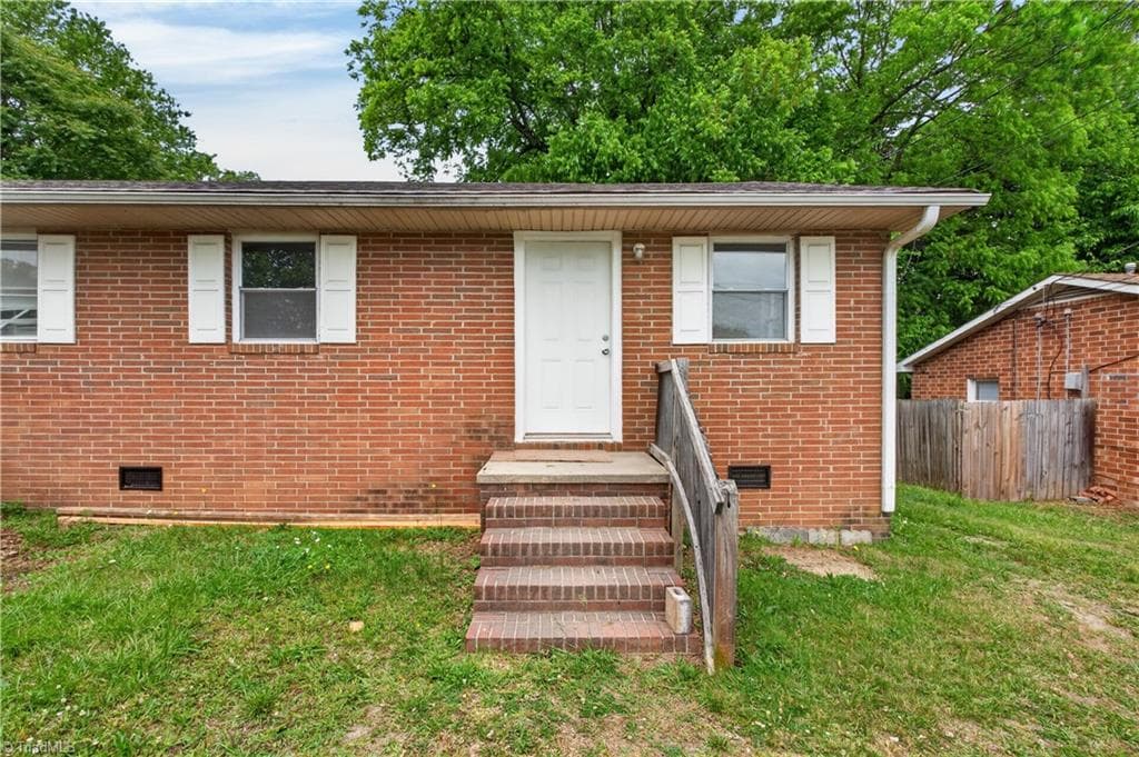 Duplex at 17 Hunter Street, Thomasville NC 27360, Thomasville, photo 5 of 60