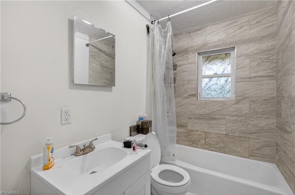 Duplex at 17 Hunter Street, Thomasville NC 27360, Thomasville, photo 17 of 60