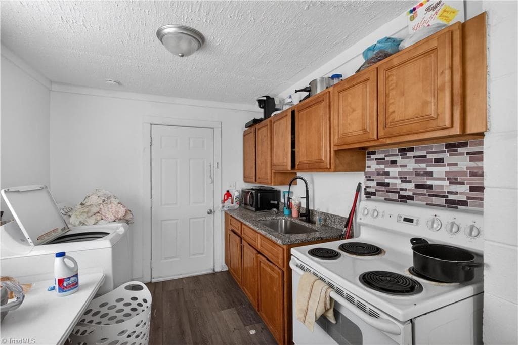 Duplex at 17 Hunter Street, Thomasville NC 27360, Thomasville, photo 15 of 60