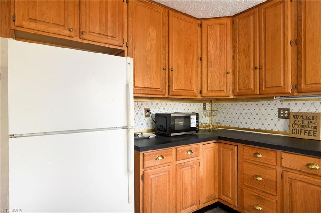 Stick/Site Built at 176 Oaklawn Road, Winston-Salem NC 27107, Winston-Salem, photo 13 of 36