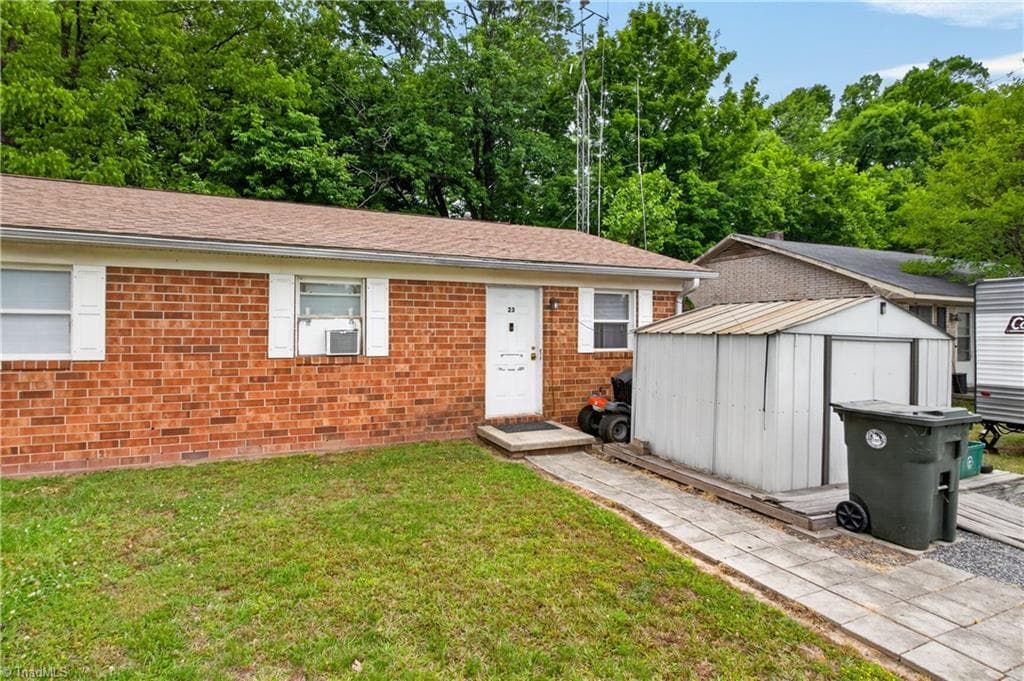 Duplex at 21 Hunter Street, Thomasville NC 27360, Thomasville, photo 5 of 66