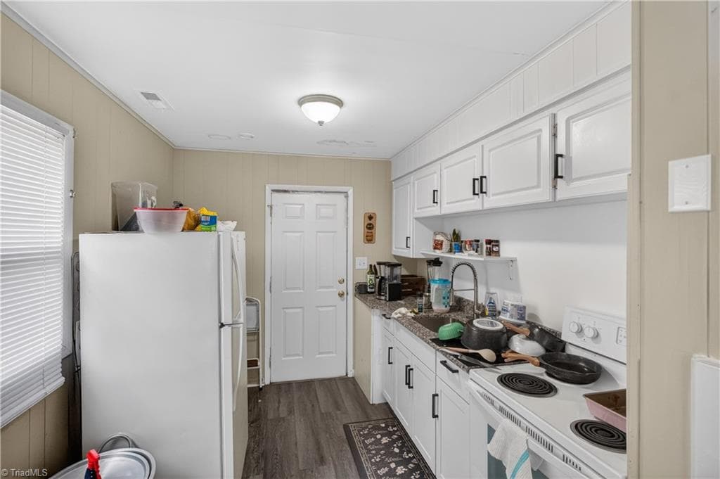 Duplex at 21 Hunter Street, Thomasville NC 27360, Thomasville, photo 19 of 66