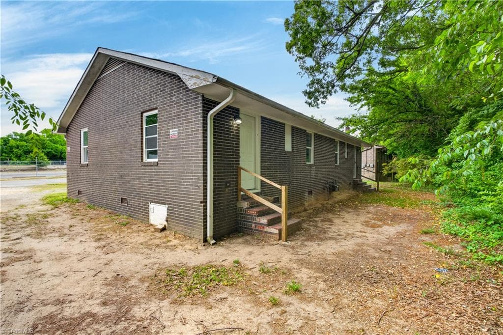 Duplex at 29 Hunter Street, Thomasville NC 27360, Thomasville, photo 53 of 70